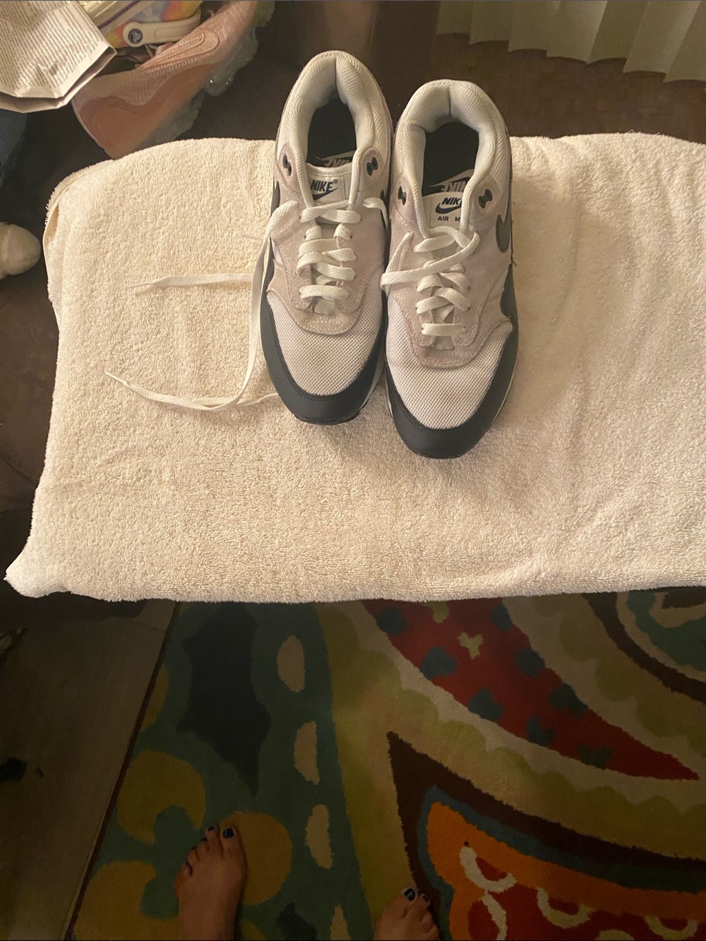 Nike Kids White and Black Low-Top Sneakers